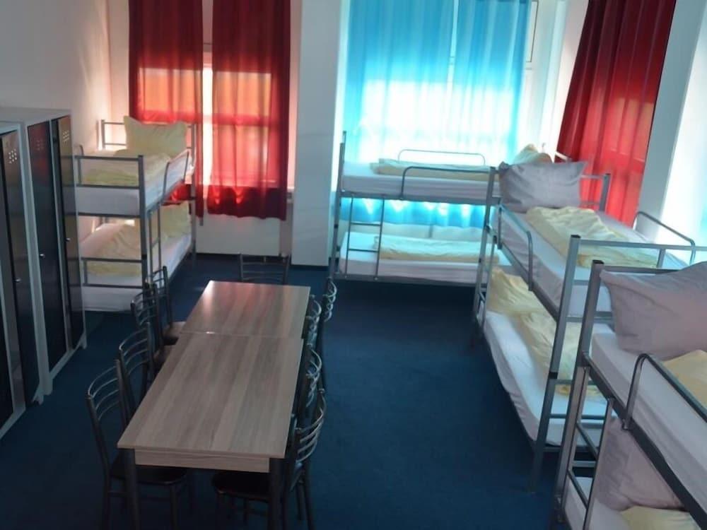 Low Budget Hostel Мюнхен Екстериор снимка