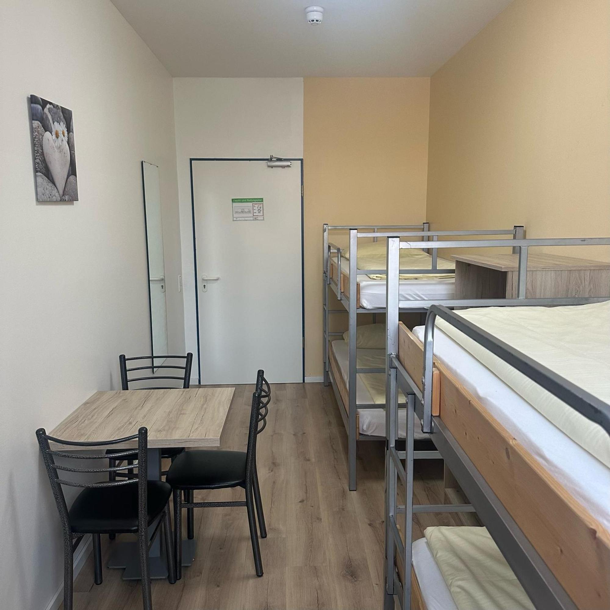 Low Budget Hostel Мюнхен Екстериор снимка